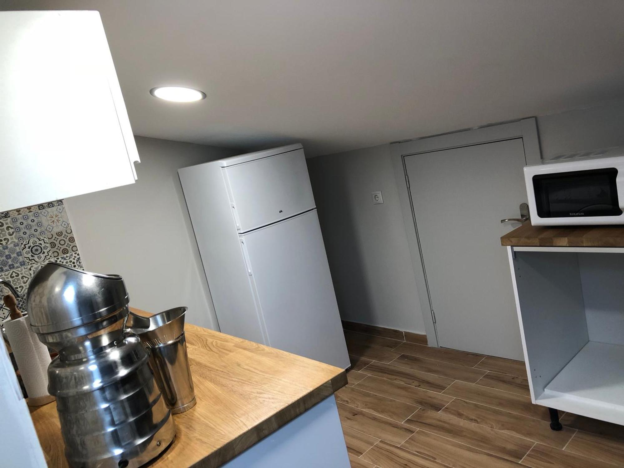 Habitacion Con Cocina Y Bano Бильбао Экстерьер фото